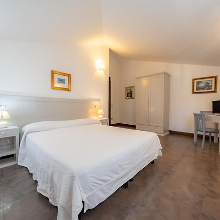 Albergo Residenziale La Corte ตอร์โตลี ภายนอก รูปภาพ