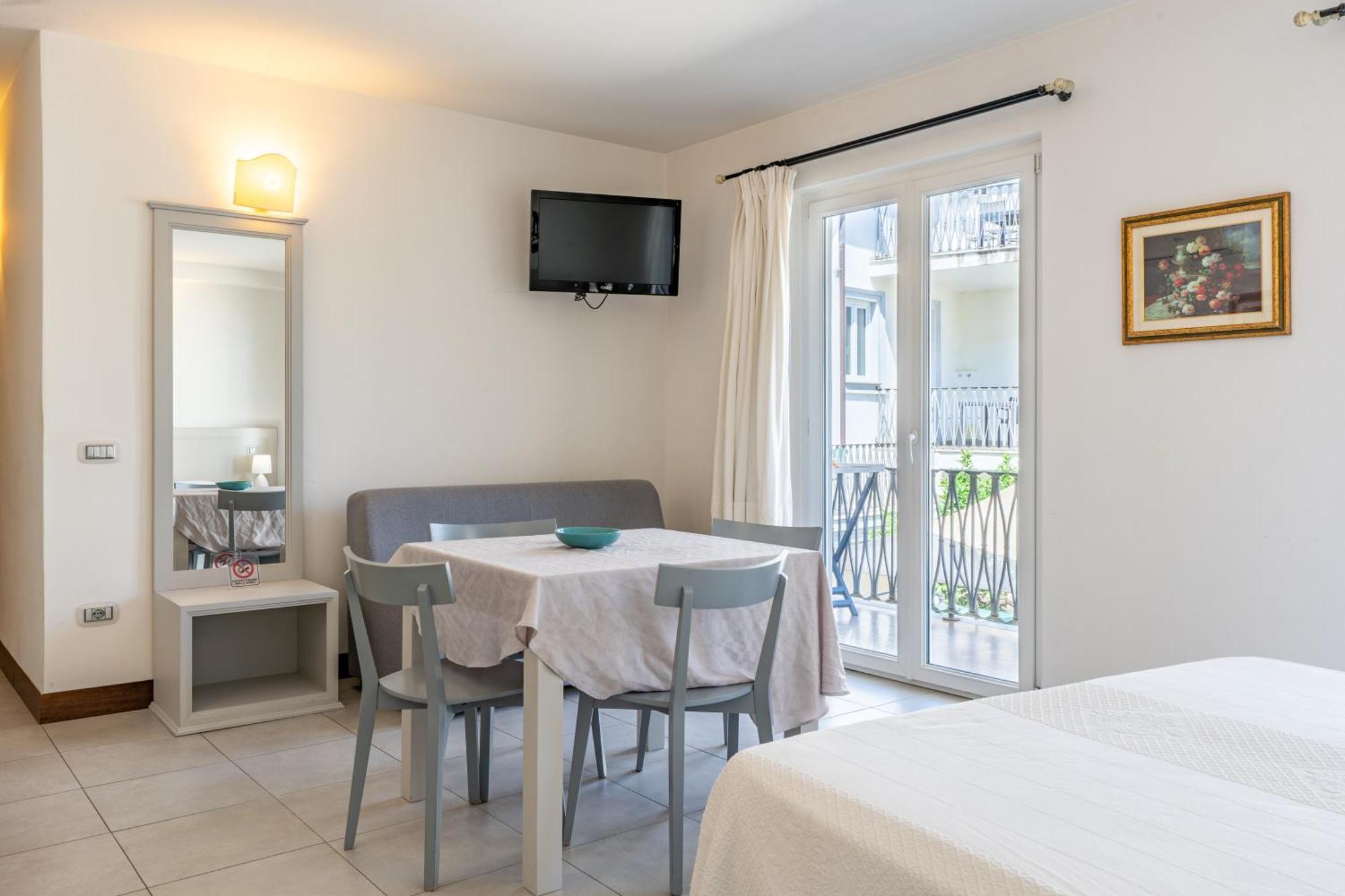 Albergo Residenziale La Corte ตอร์โตลี ภายนอก รูปภาพ