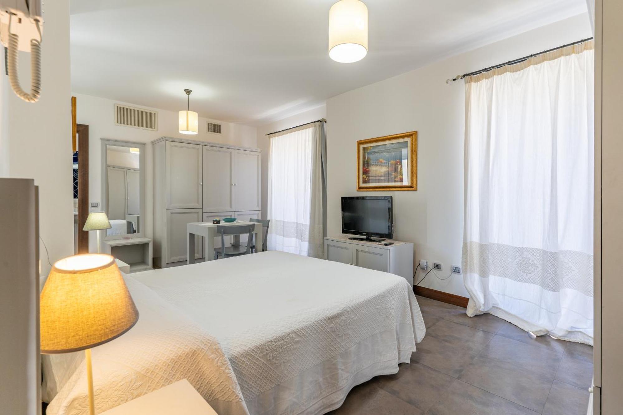 Albergo Residenziale La Corte ตอร์โตลี ภายนอก รูปภาพ