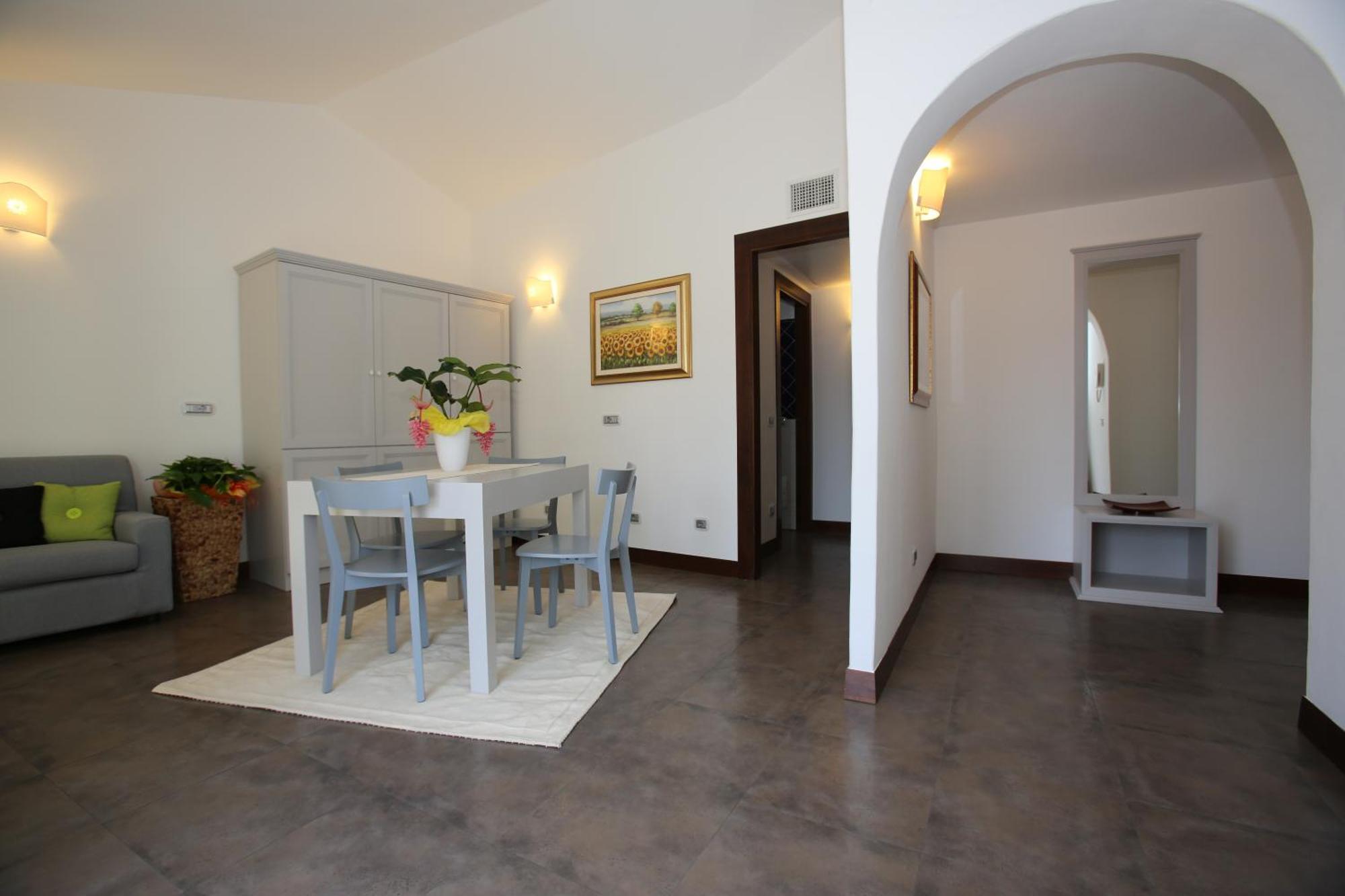 Albergo Residenziale La Corte ตอร์โตลี ภายนอก รูปภาพ