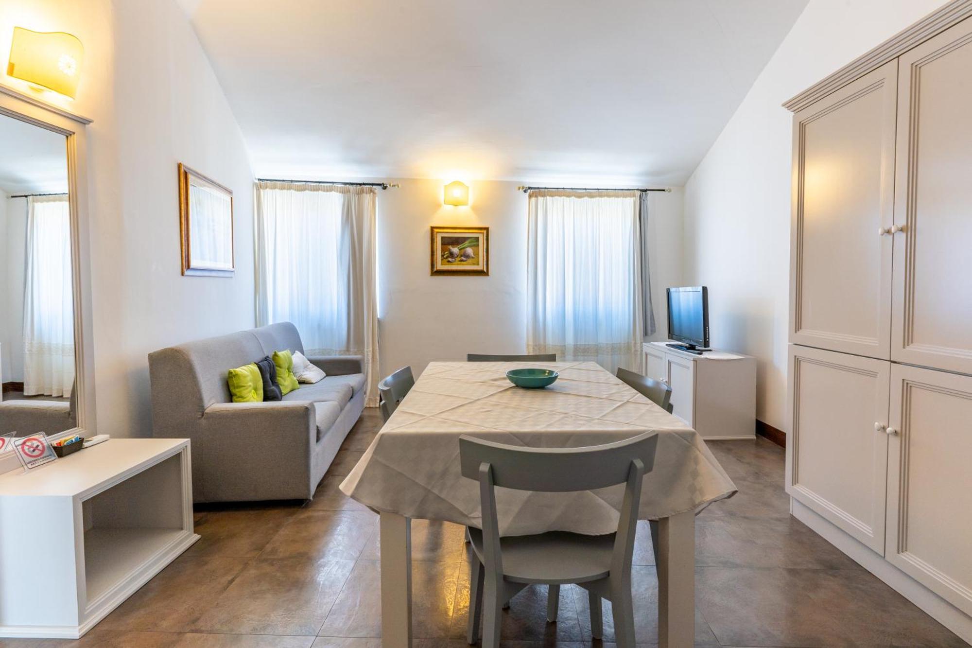Albergo Residenziale La Corte ตอร์โตลี ภายนอก รูปภาพ