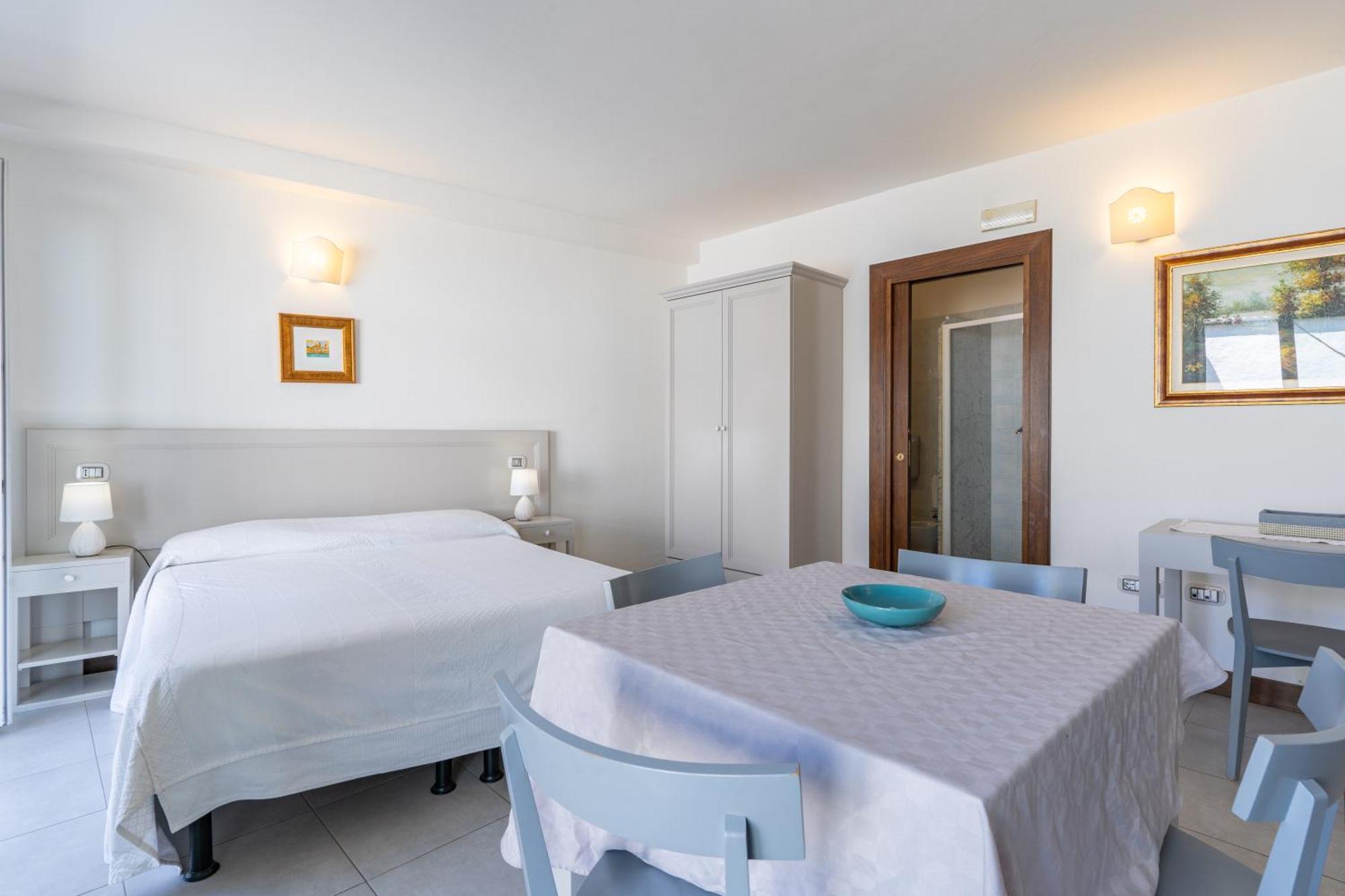Albergo Residenziale La Corte ตอร์โตลี ภายนอก รูปภาพ