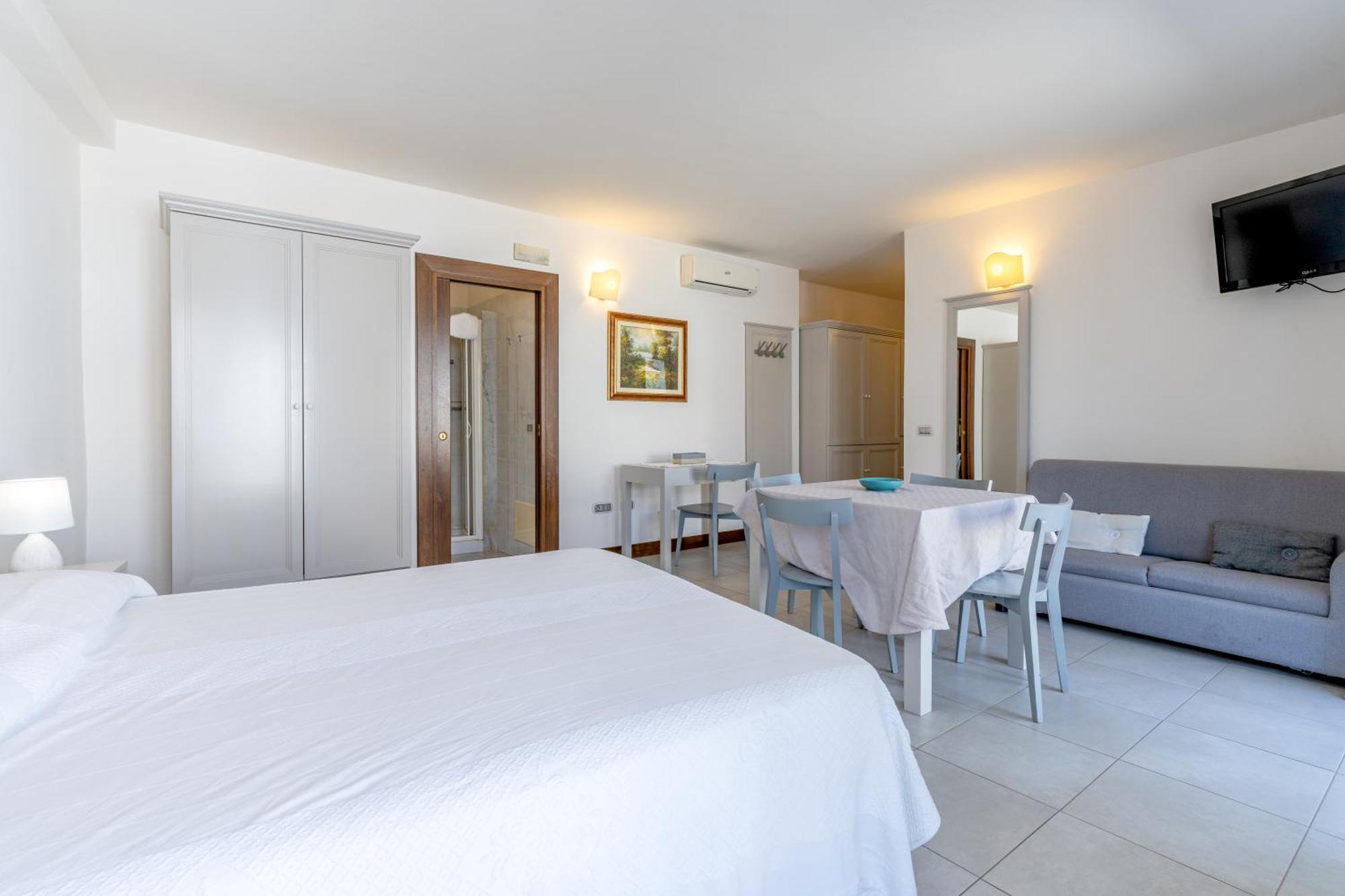 Albergo Residenziale La Corte ตอร์โตลี ภายนอก รูปภาพ