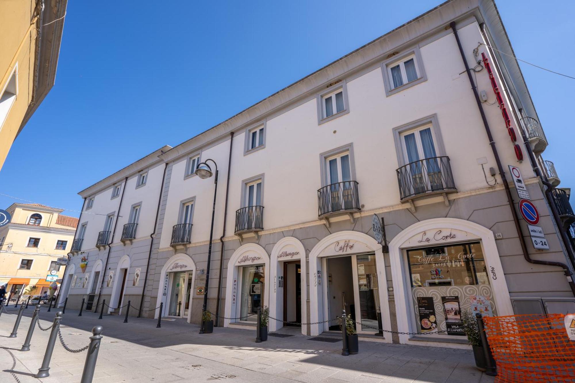 Albergo Residenziale La Corte ตอร์โตลี ภายนอก รูปภาพ