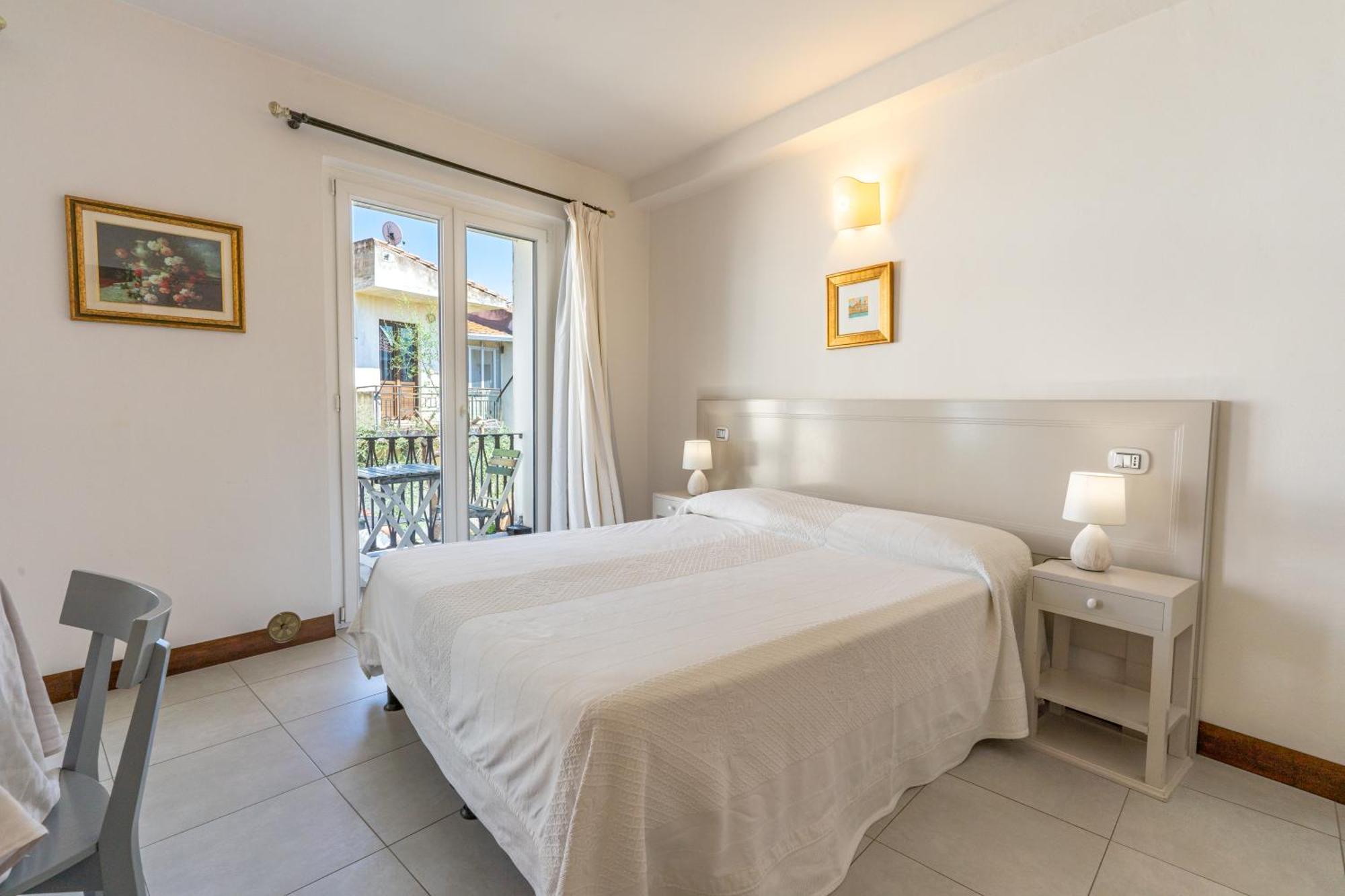 Albergo Residenziale La Corte ตอร์โตลี ภายนอก รูปภาพ