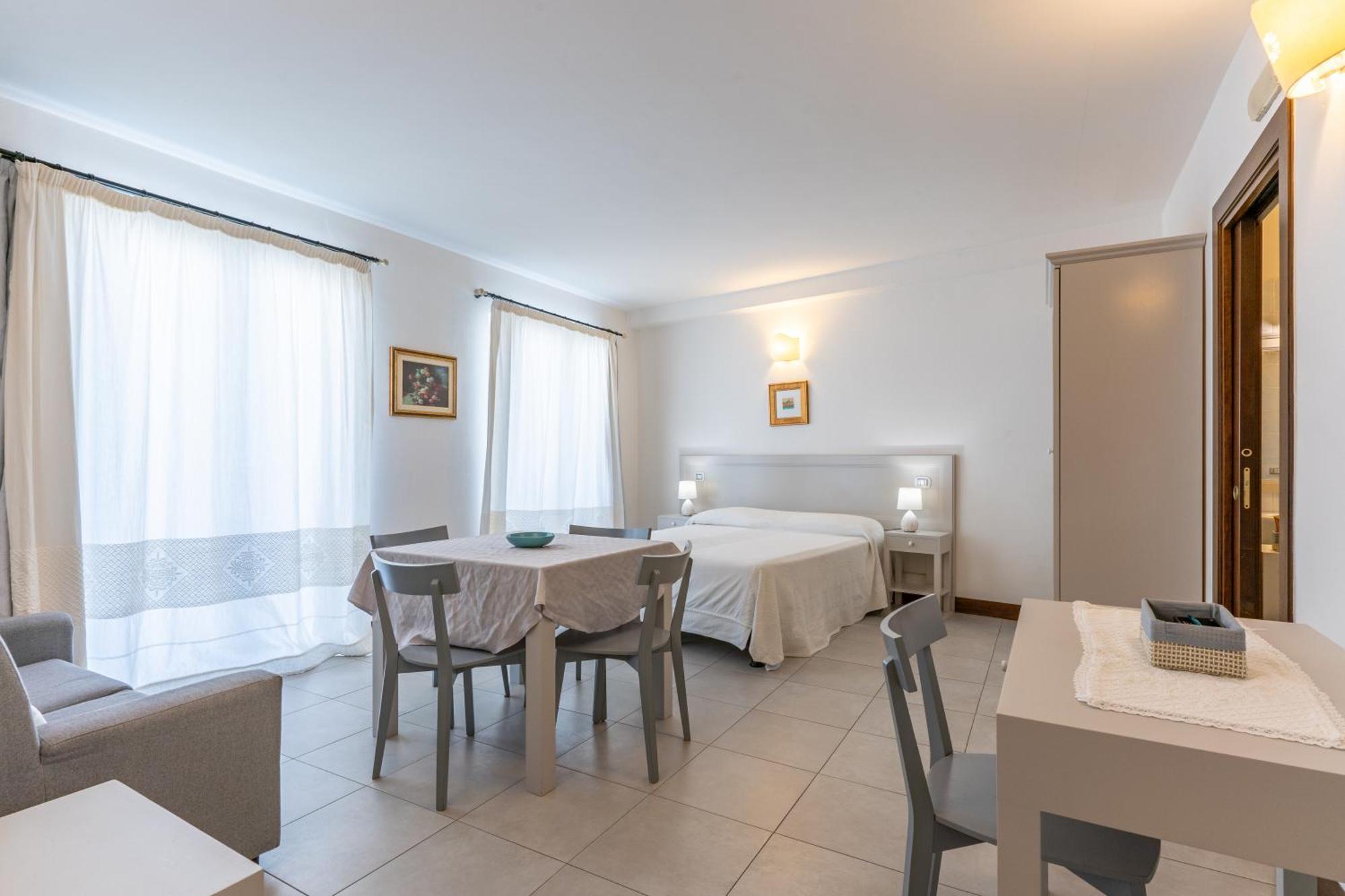 Albergo Residenziale La Corte ตอร์โตลี ภายนอก รูปภาพ