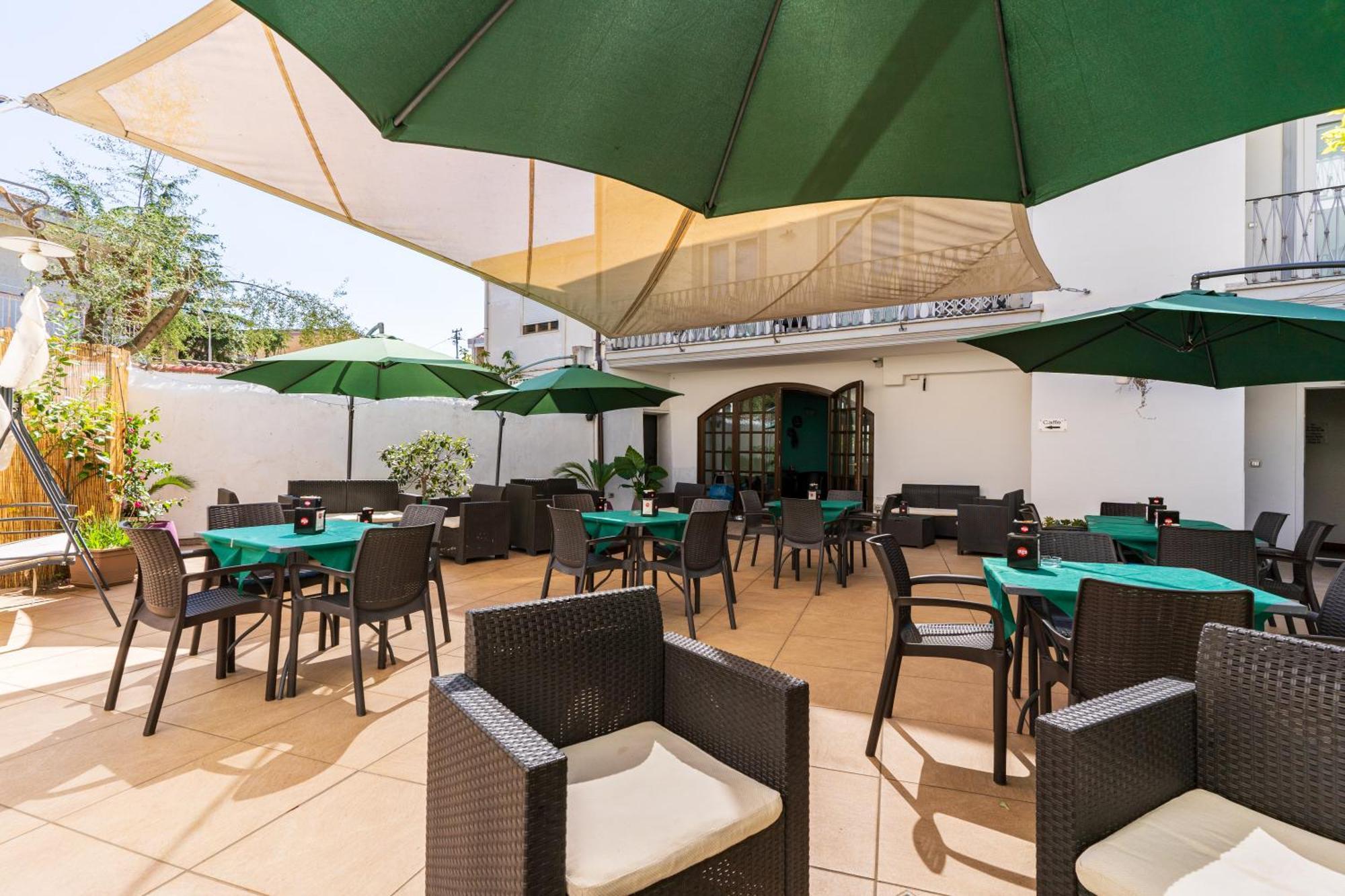 Albergo Residenziale La Corte ตอร์โตลี ภายนอก รูปภาพ