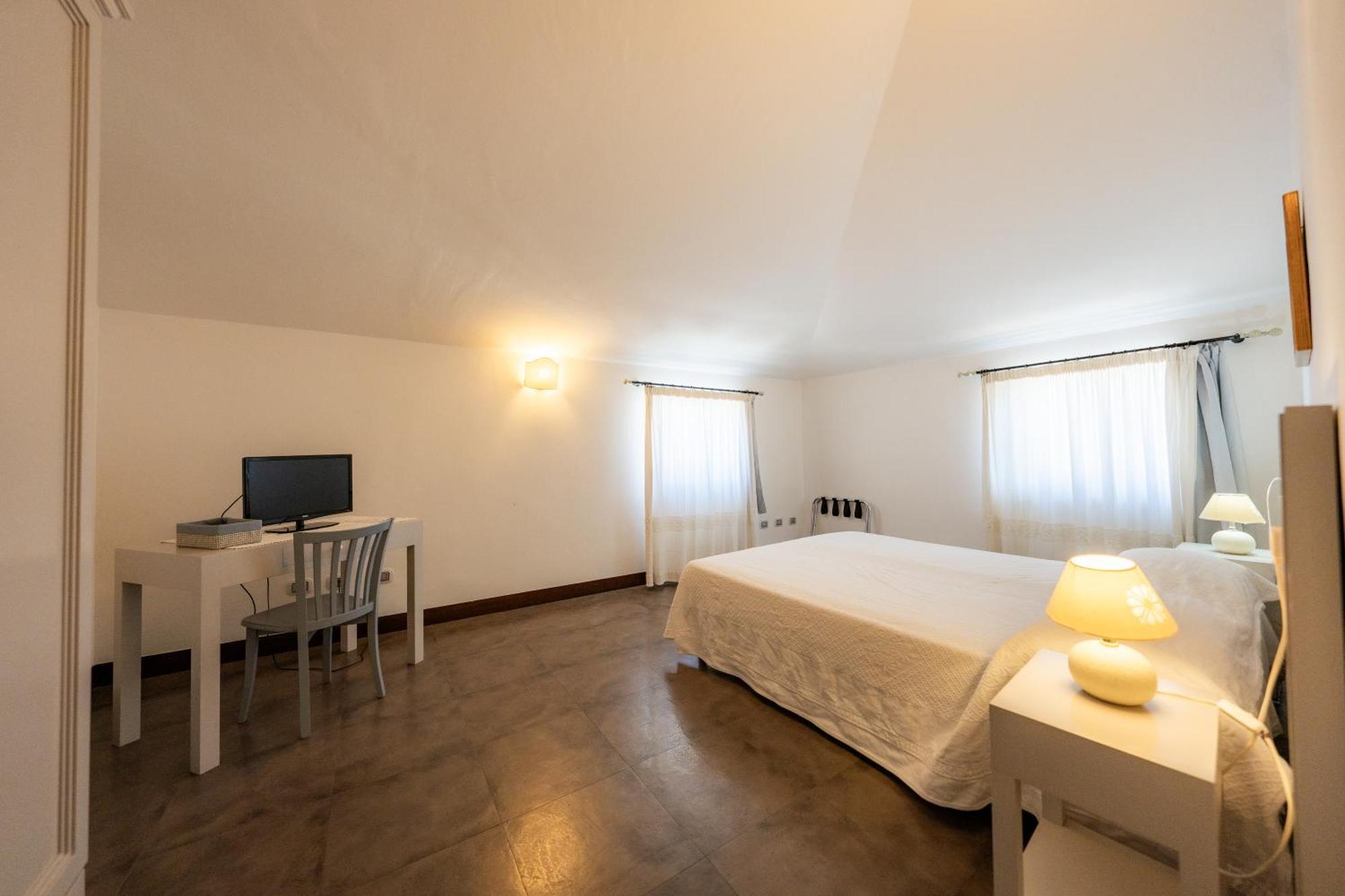 Albergo Residenziale La Corte ตอร์โตลี ภายนอก รูปภาพ