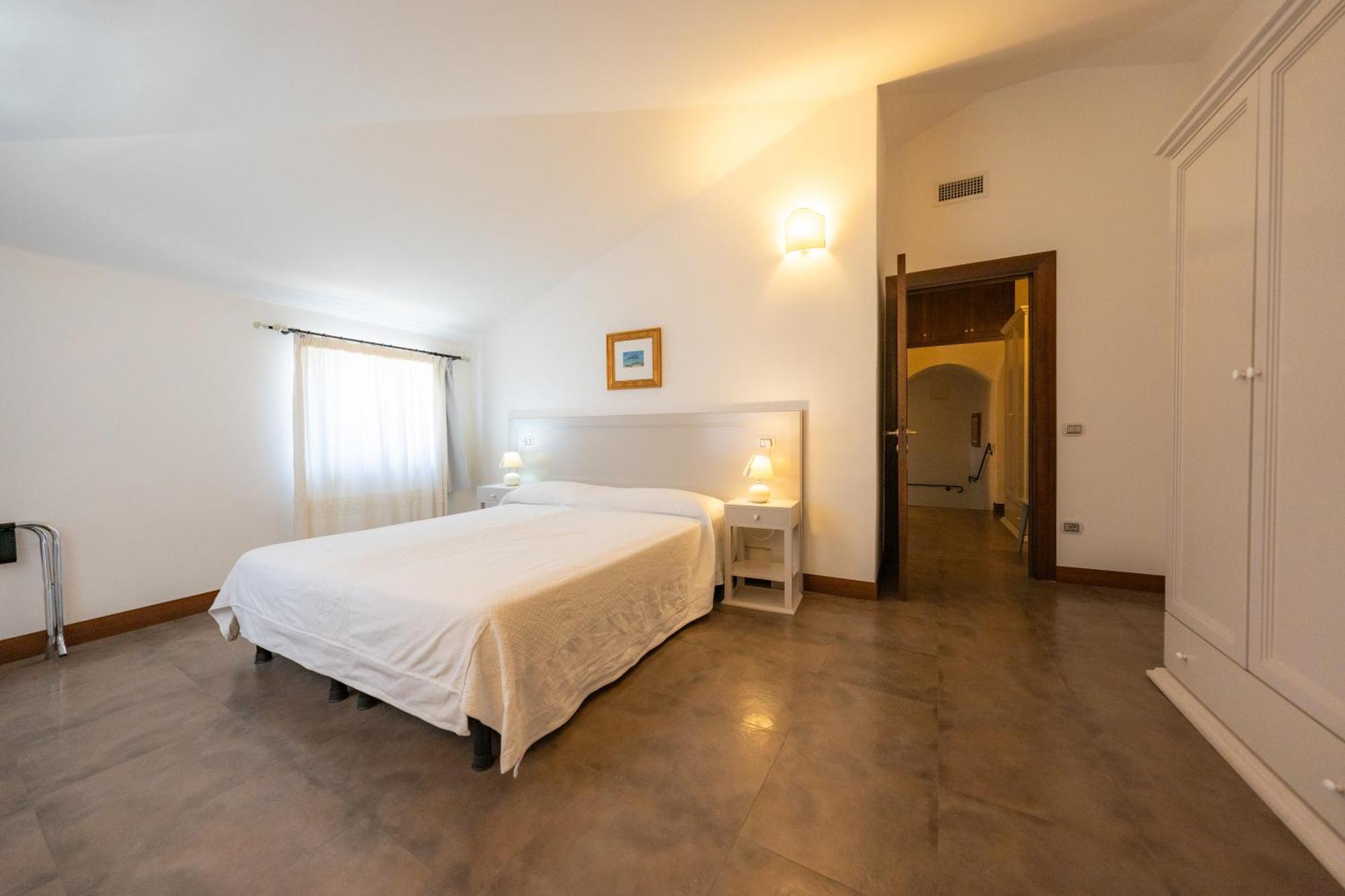 Albergo Residenziale La Corte ตอร์โตลี ภายนอก รูปภาพ