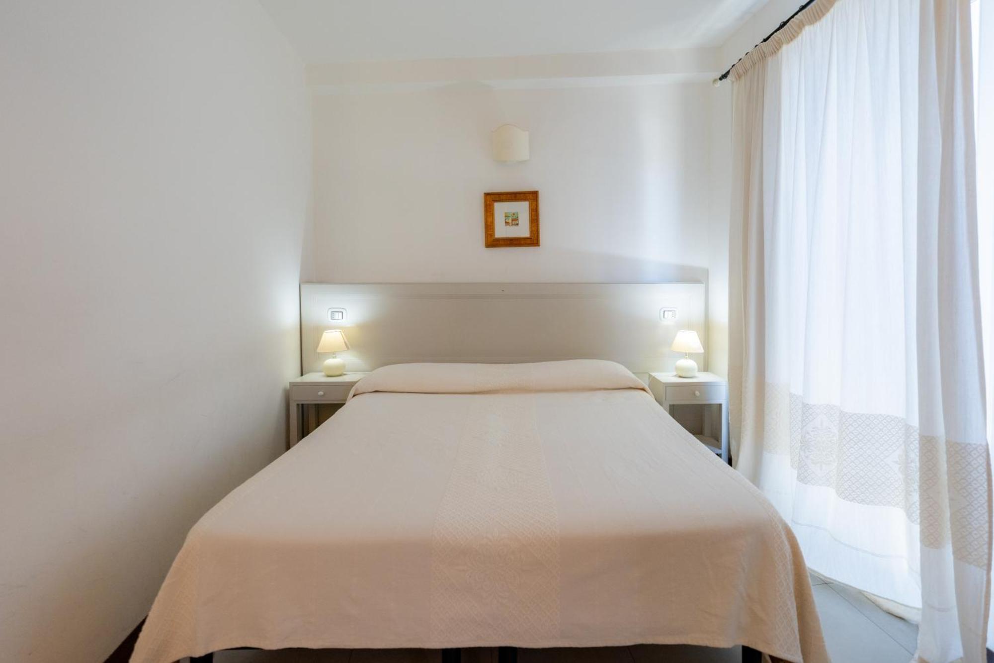 Albergo Residenziale La Corte ตอร์โตลี ภายนอก รูปภาพ