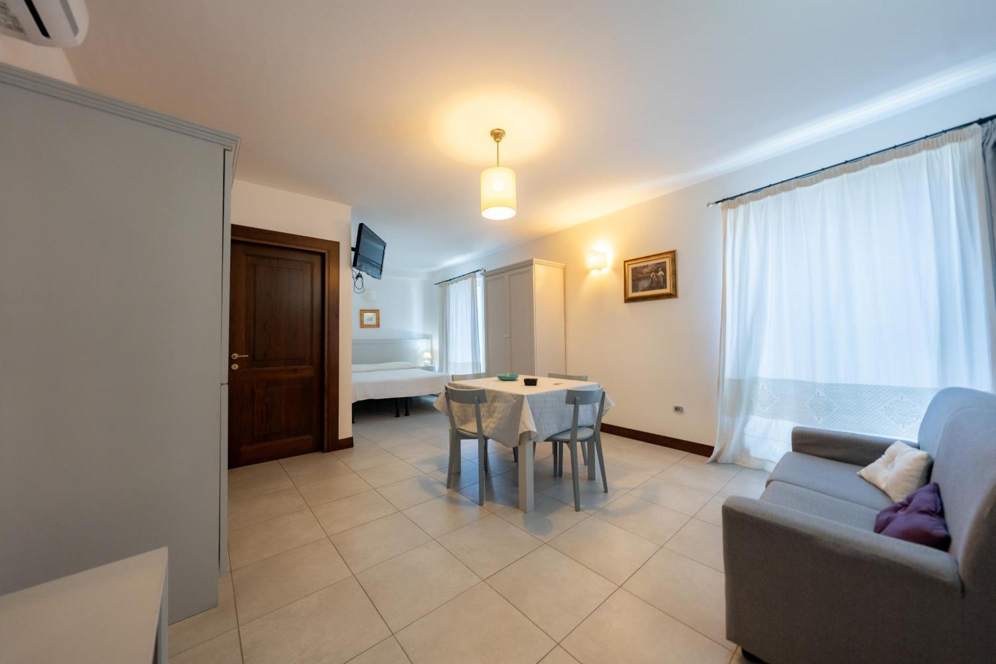 Albergo Residenziale La Corte ตอร์โตลี ภายนอก รูปภาพ
