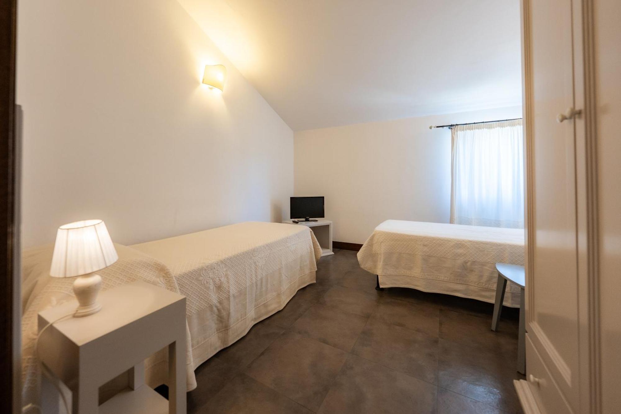 Albergo Residenziale La Corte ตอร์โตลี ภายนอก รูปภาพ