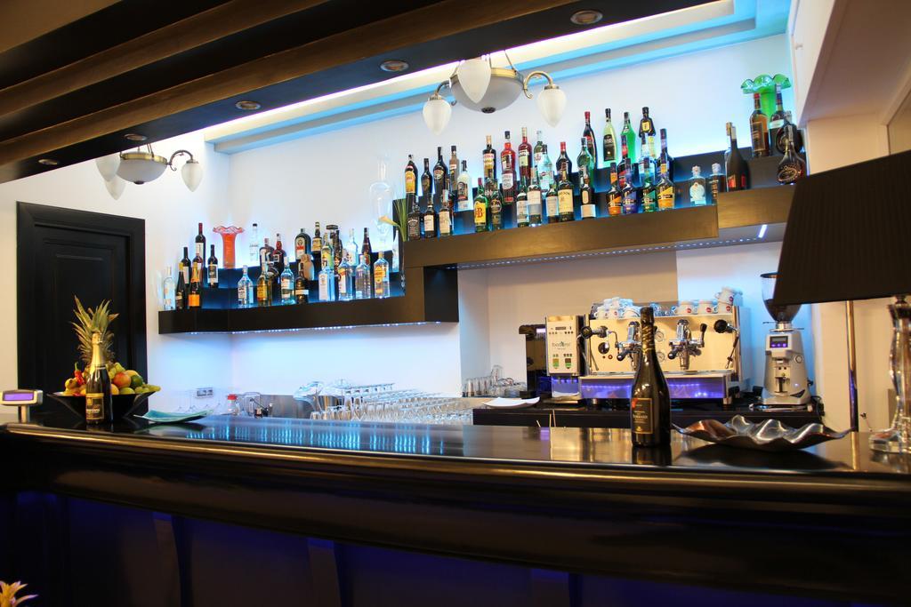 Albergo Residenziale La Corte ตอร์โตลี ภายนอก รูปภาพ