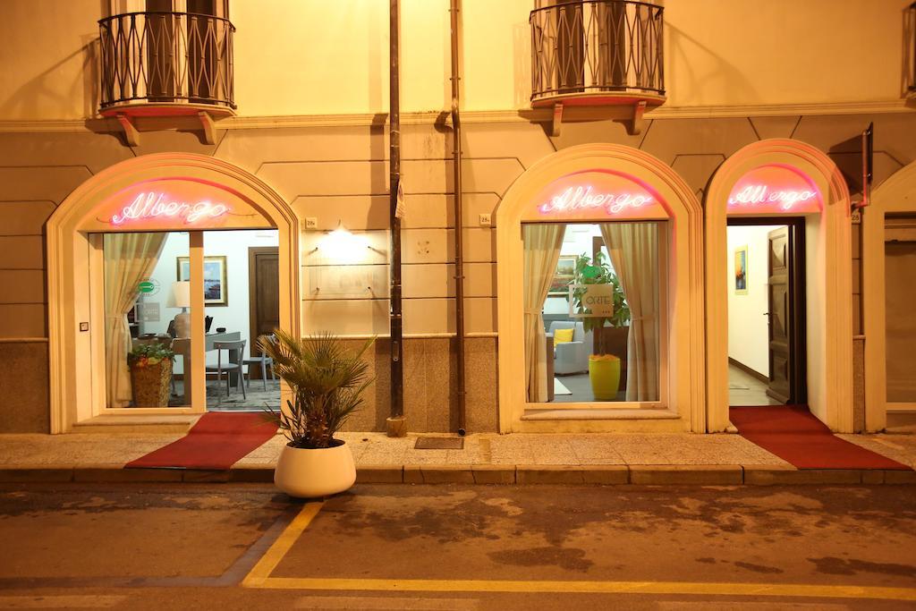 Albergo Residenziale La Corte ตอร์โตลี ภายนอก รูปภาพ