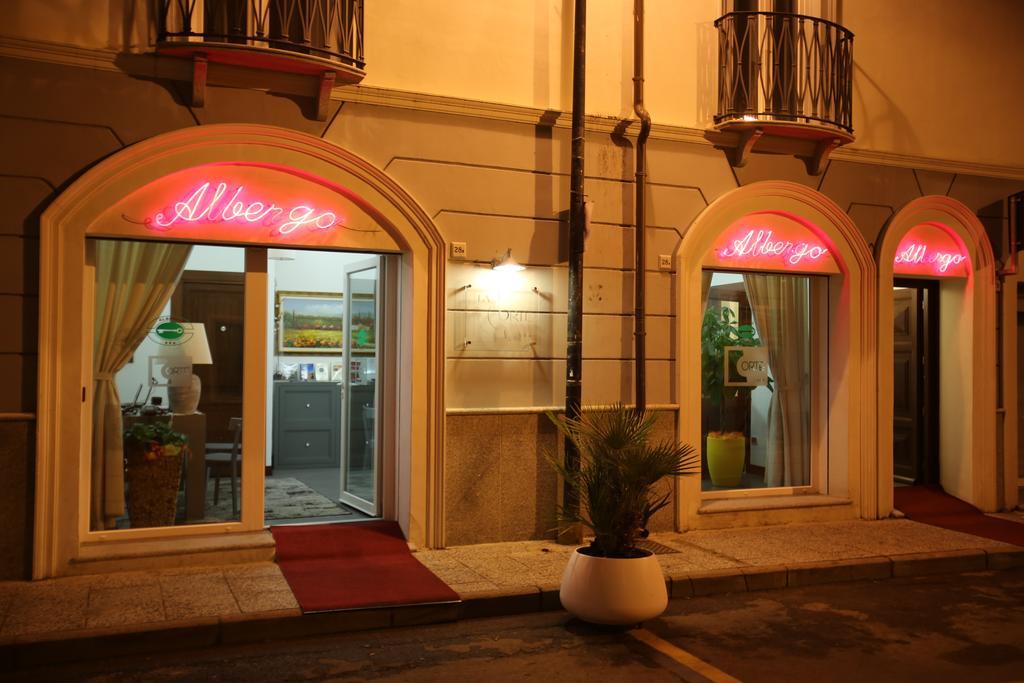 Albergo Residenziale La Corte ตอร์โตลี ภายนอก รูปภาพ