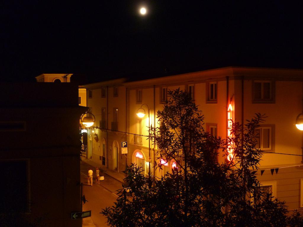 Albergo Residenziale La Corte ตอร์โตลี ภายนอก รูปภาพ