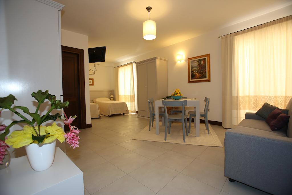 Albergo Residenziale La Corte ตอร์โตลี ห้อง รูปภาพ