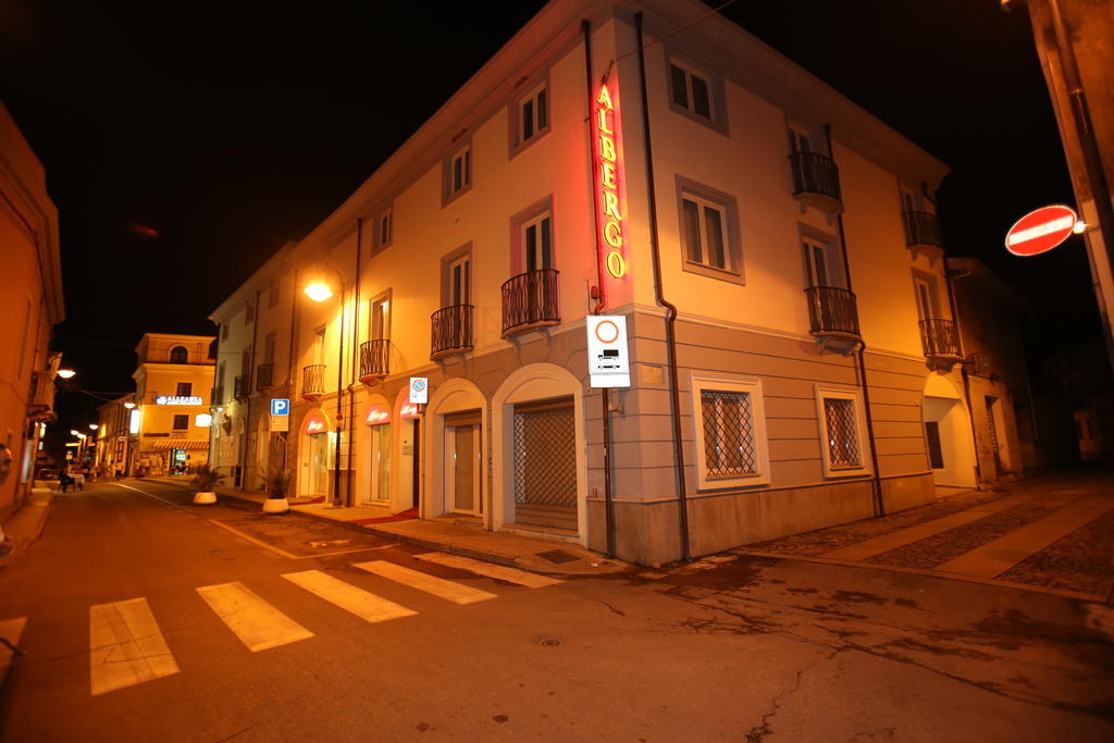 Albergo Residenziale La Corte ตอร์โตลี ภายนอก รูปภาพ