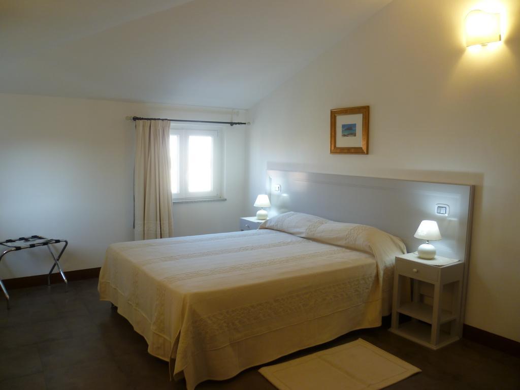 Albergo Residenziale La Corte ตอร์โตลี ห้อง รูปภาพ