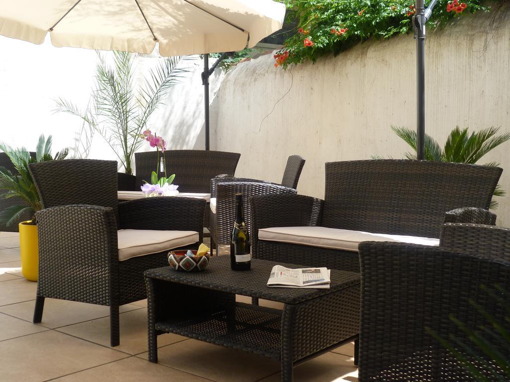 Albergo Residenziale La Corte ตอร์โตลี ภายนอก รูปภาพ