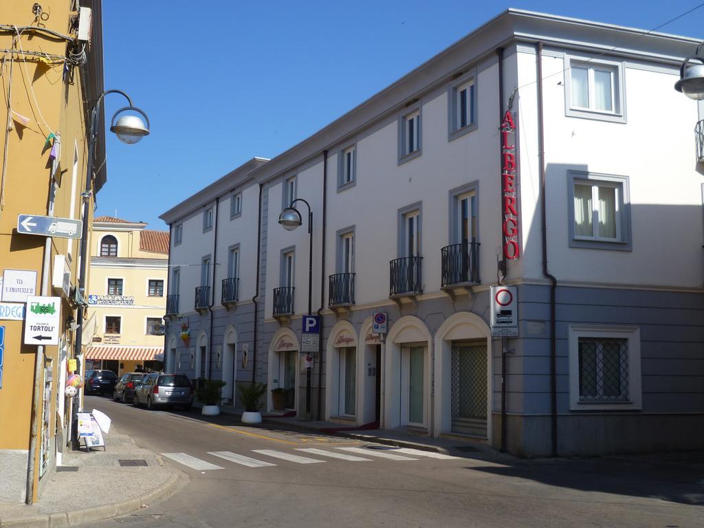 Albergo Residenziale La Corte ตอร์โตลี ภายนอก รูปภาพ