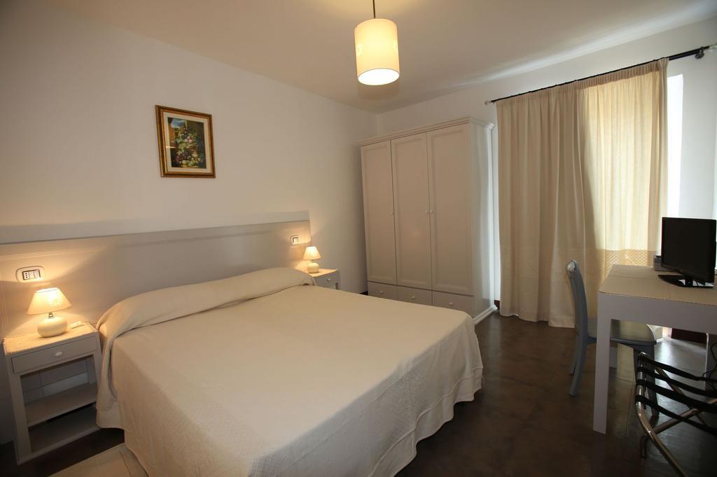 Albergo Residenziale La Corte ตอร์โตลี ห้อง รูปภาพ